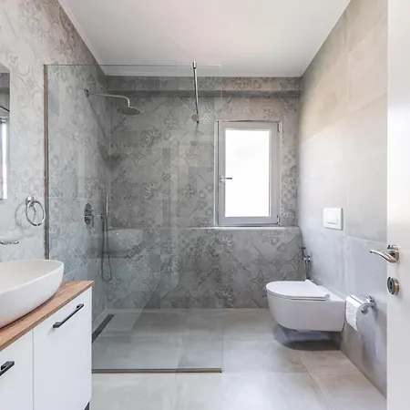 Beni's By Ps Apartment Golem (Tirana)