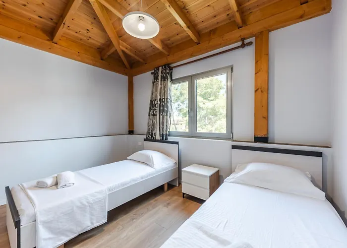 Beni's By Ps * Golem