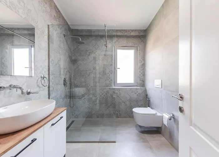 Beni's By Ps Daire Golem (Tirana)